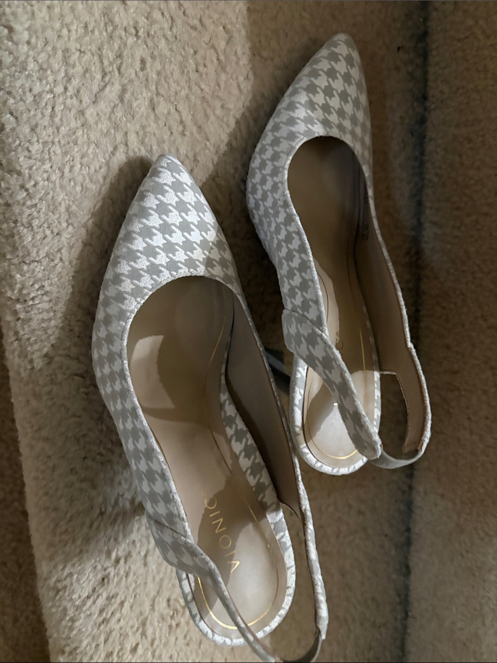 Vionic Beige and White Houndstooth Pointed Slingback Heels